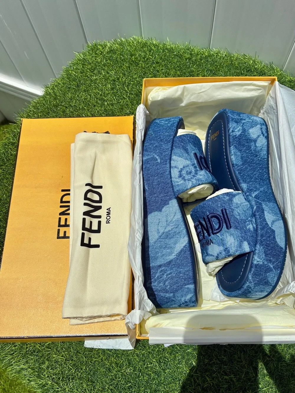 FENDI SUNSHINE BLUE DENIM PLATFORM SLIDE SANDALS EMBROIDERED LOGO SZ 39.5 NEW